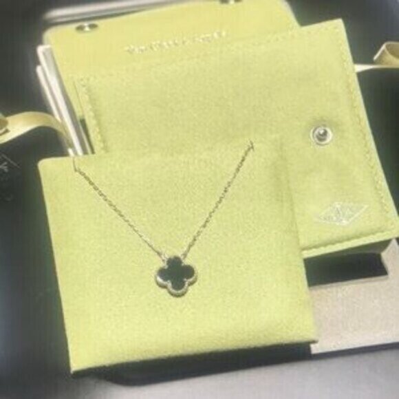 Authentic Van Cleef & Arpels Vintage Alhambra 18K Yellow Gold Necklace - Picture 2 of 8